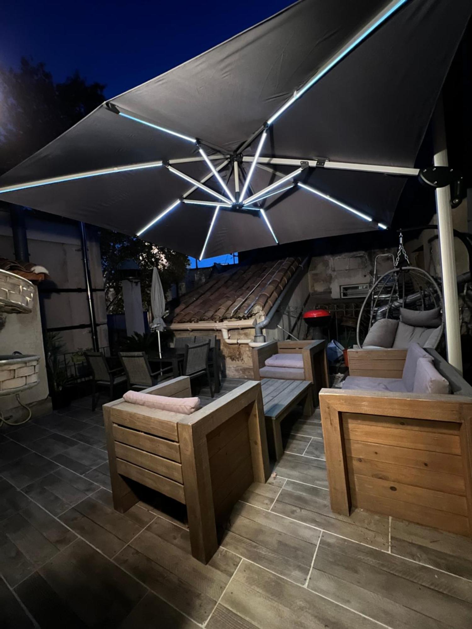 Renove, Vue Sur Palais Des Papes, Terrasse Et Wifi Troisieme Etage Apartamento Avinhão Exterior foto